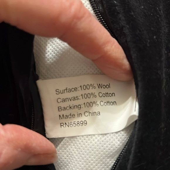 100% Wool Hooked Penny Flower Cat Pillow - Picture 6 of 6